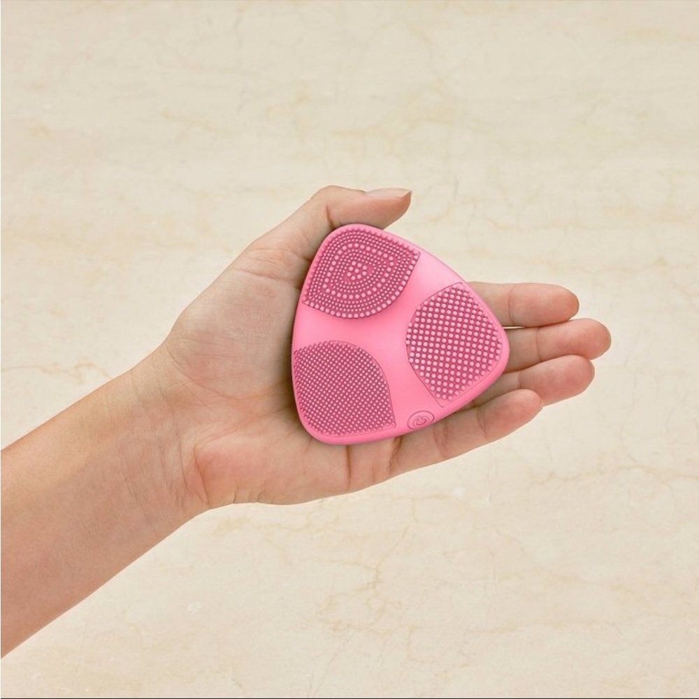True Glow by Conair SkinPod Silicone Cleansing Brush